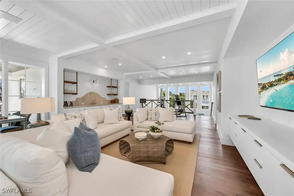 1835 Gulf Shore Boulevard S Naples FL 34102