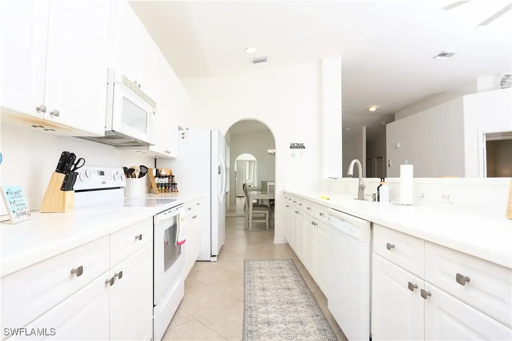 1937 Crestview Way Naples FL 34119