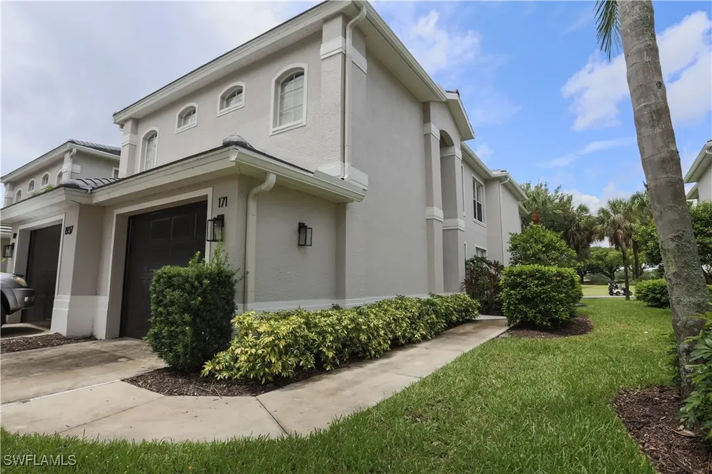 1937 Crestview Way Naples FL 34119