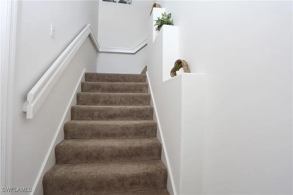 1937 Crestview Way Naples FL 34119