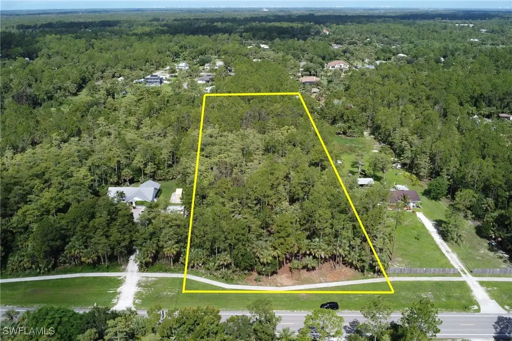 8TH Street NE Naples FL 34120