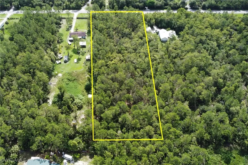 8TH Street NE Naples FL 34120
