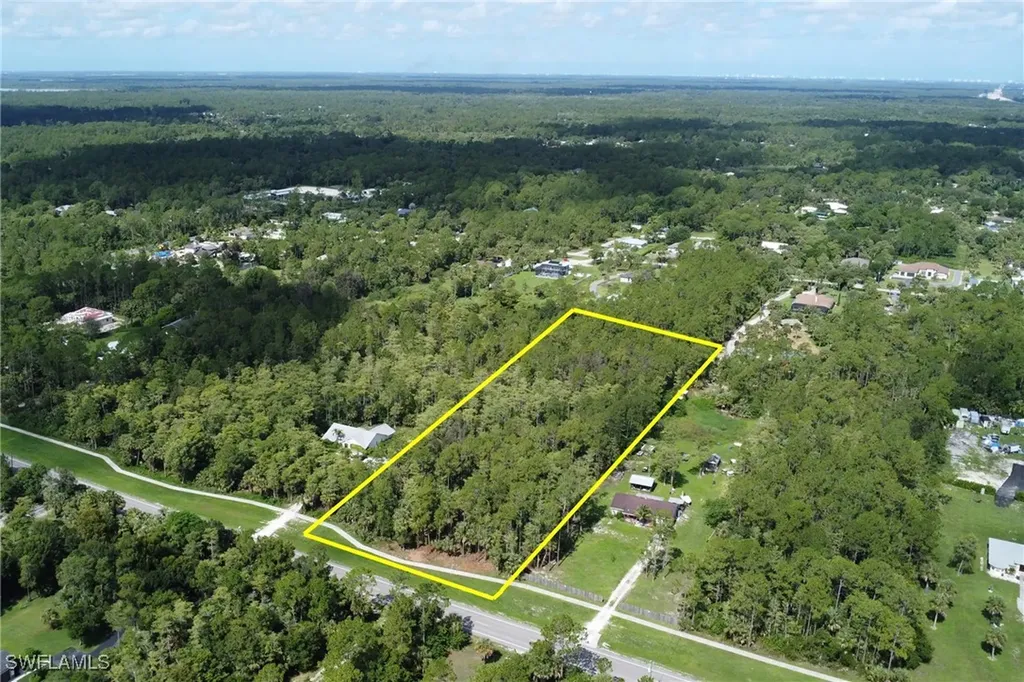 8TH Street NE Naples FL 34120