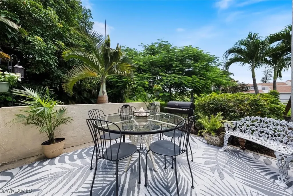 526 Bristle Cone Lane Naples FL 34113