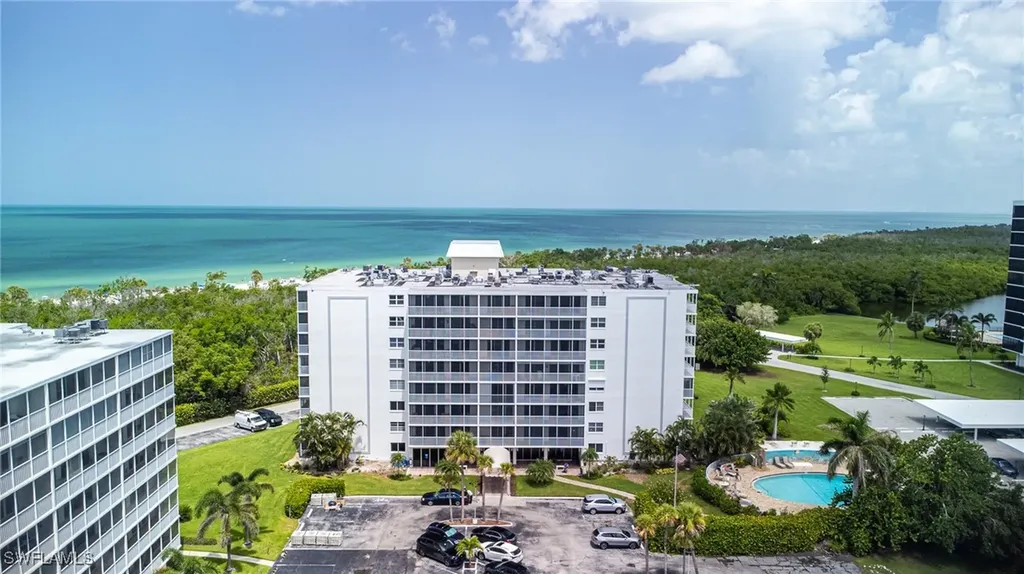 5 Bluebill Avenue Naples FL 34108