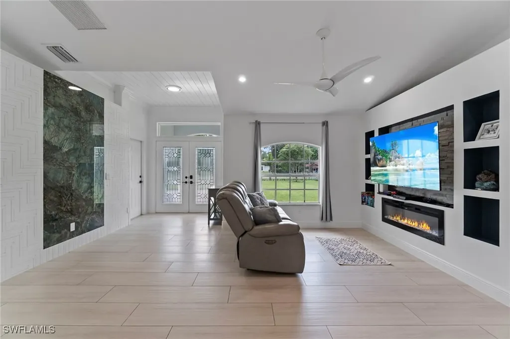 3811 2nd Avenue SE Naples FL 34117