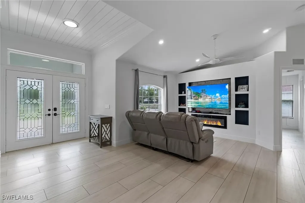 3811 2nd Avenue SE Naples FL 34117