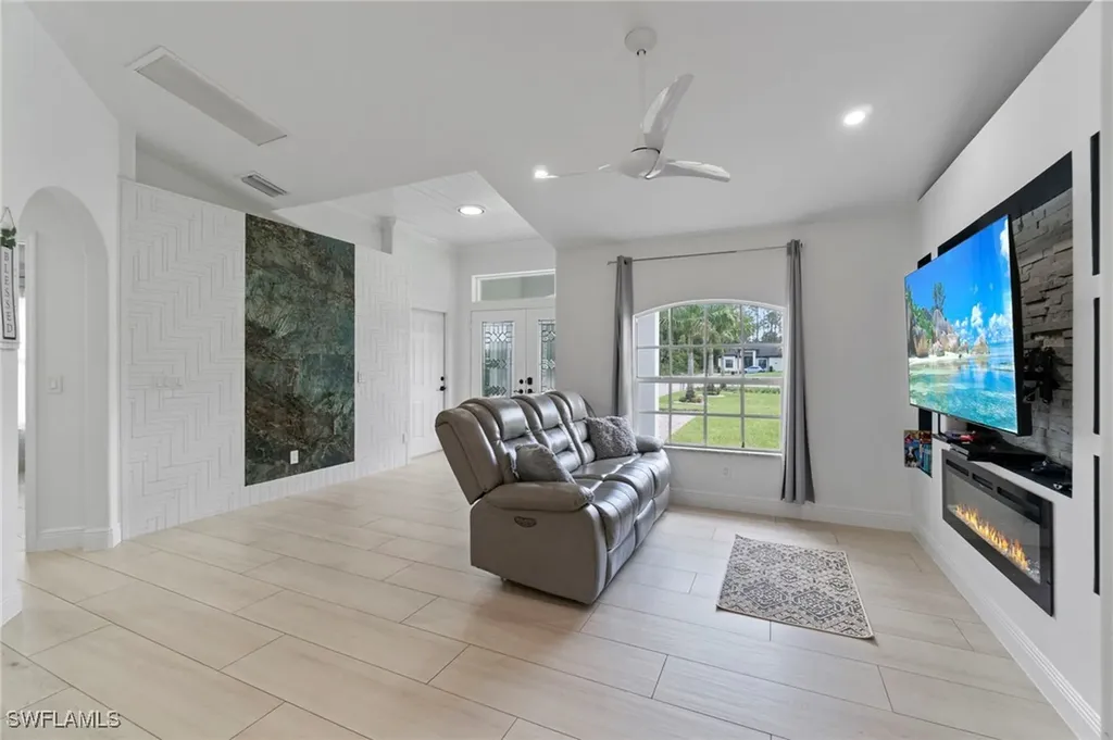 3811 2nd Avenue SE Naples FL 34117