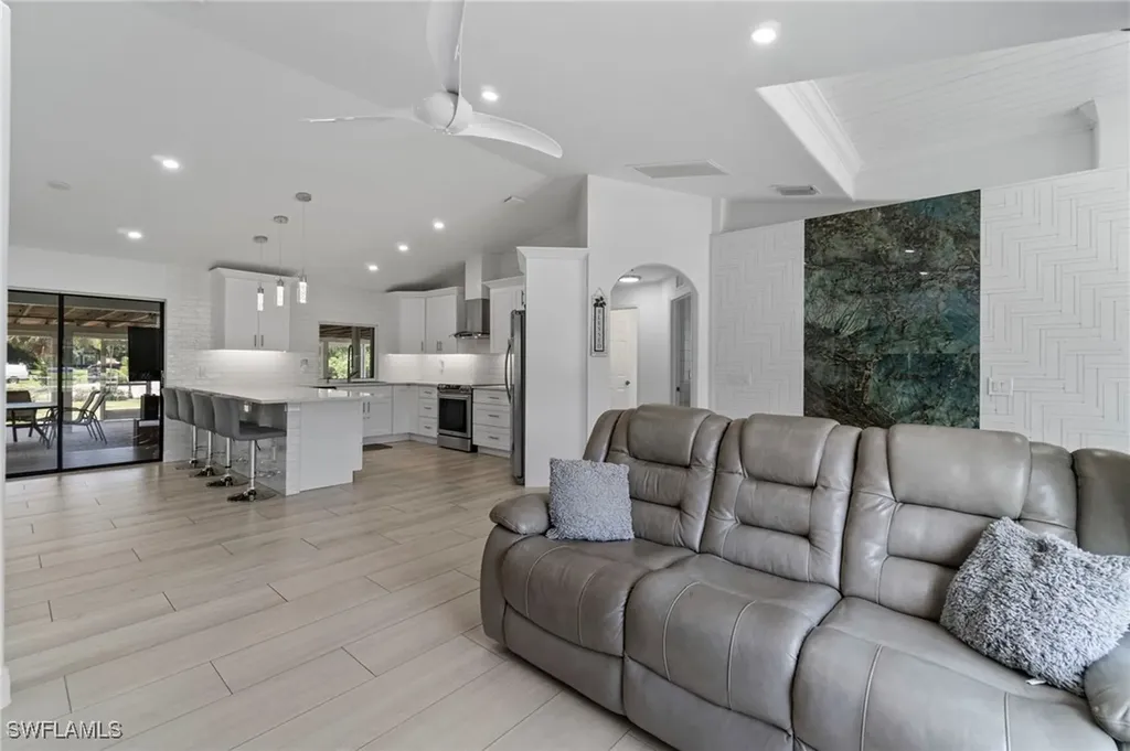 3811 2nd Avenue SE Naples FL 34117