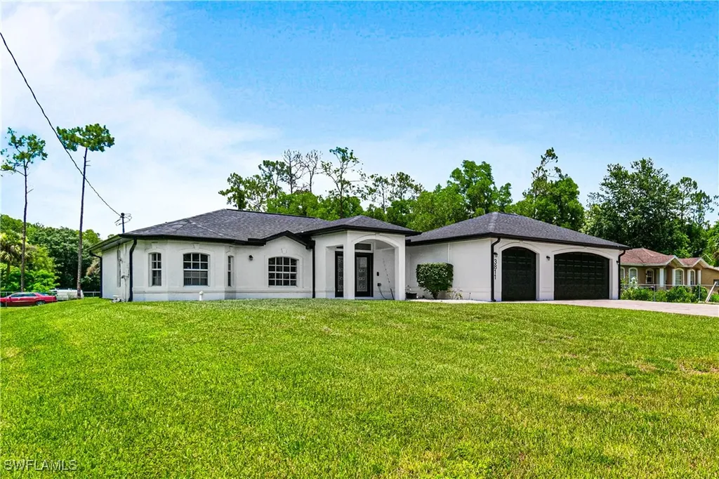 3811 2nd Avenue SE Naples FL 34117