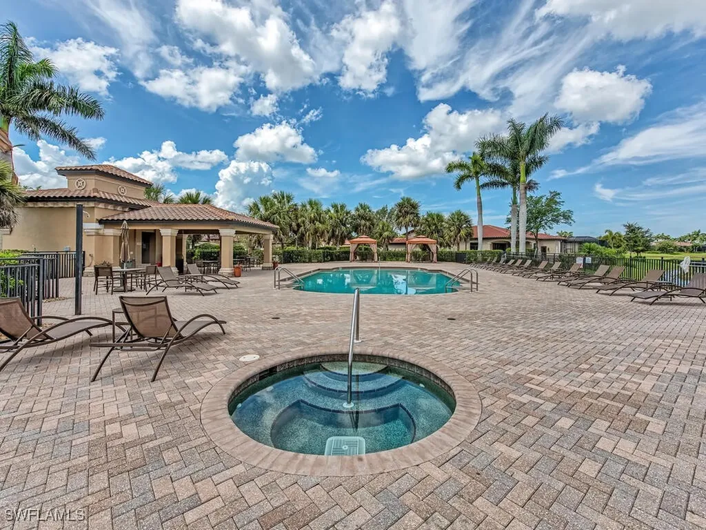 9115 Napoli Court Naples FL 34113