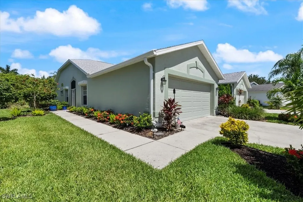 5485 Whitten Drive Naples FL 34104