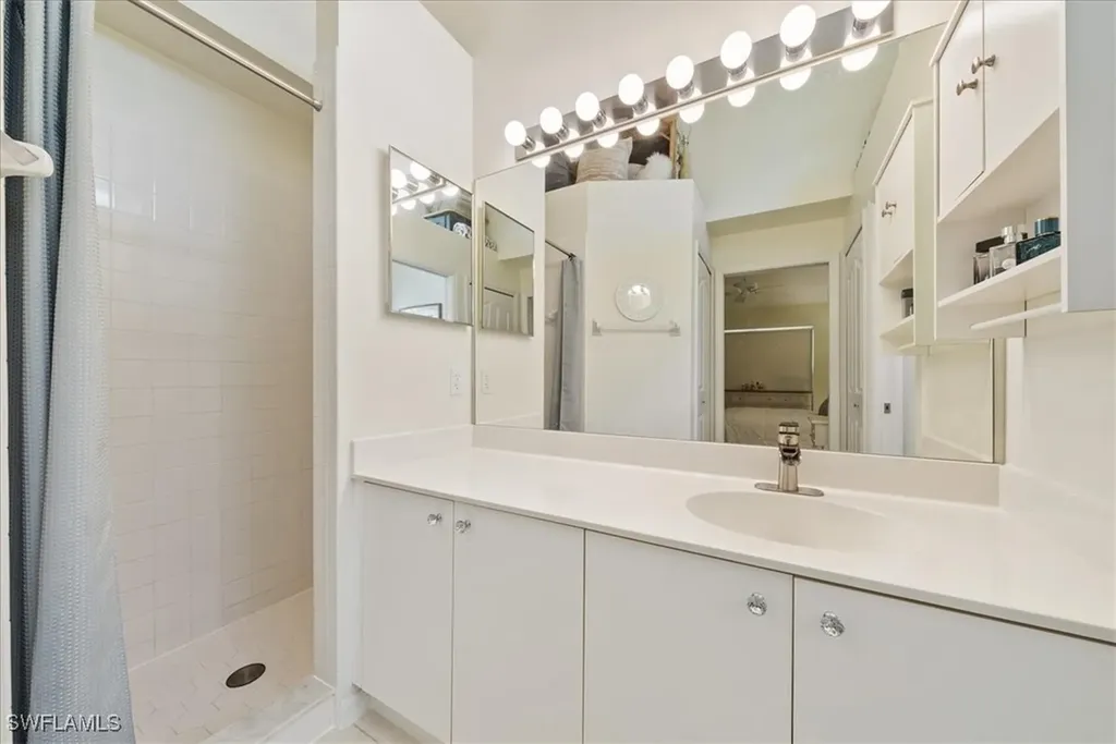 5485 Whitten Drive Naples FL 34104