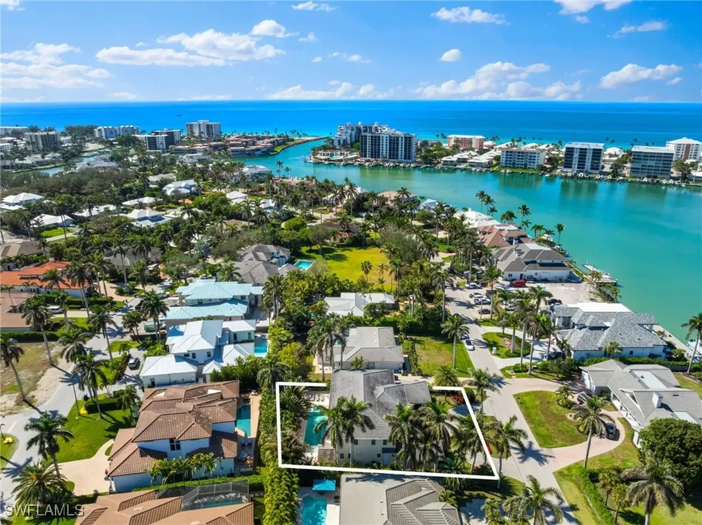 390 Windward Way Naples FL 34103