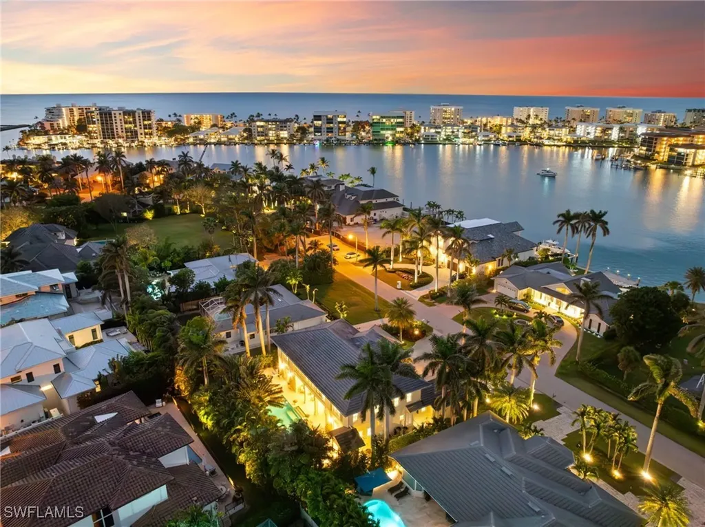 390 Windward Way Naples FL 34103