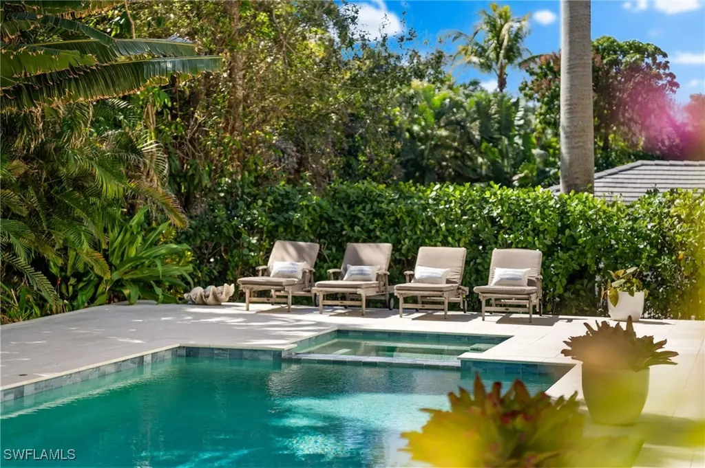 390 Windward Way Naples FL 34103