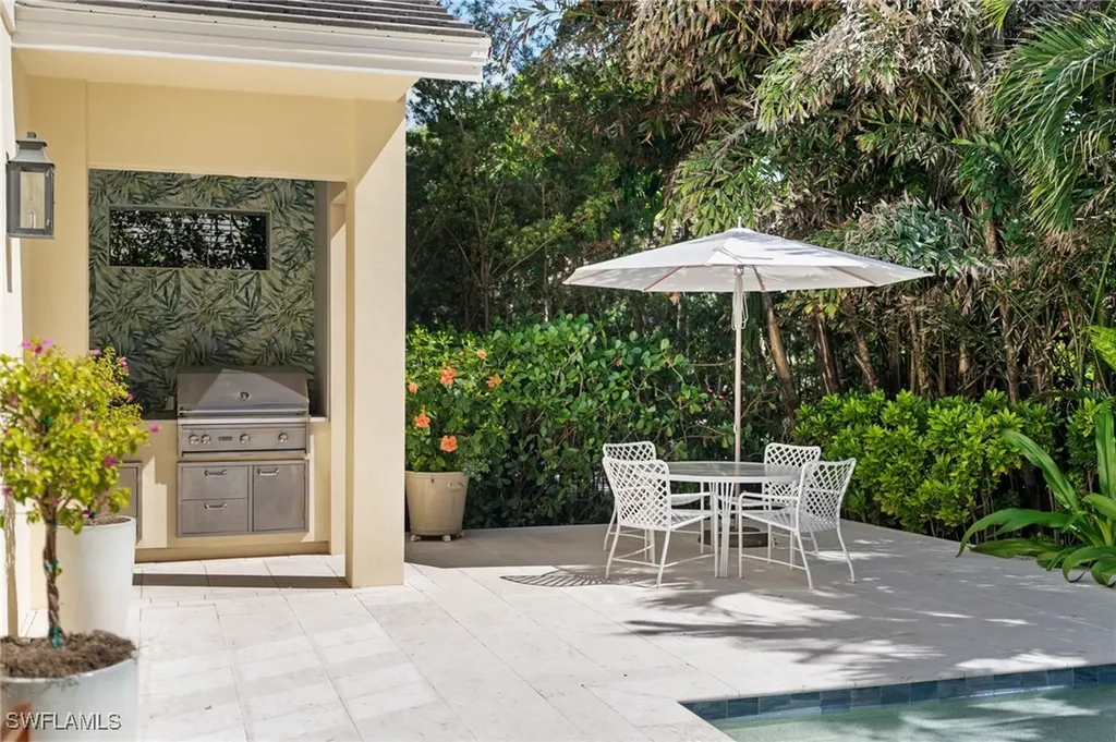 390 Windward Way Naples FL 34103