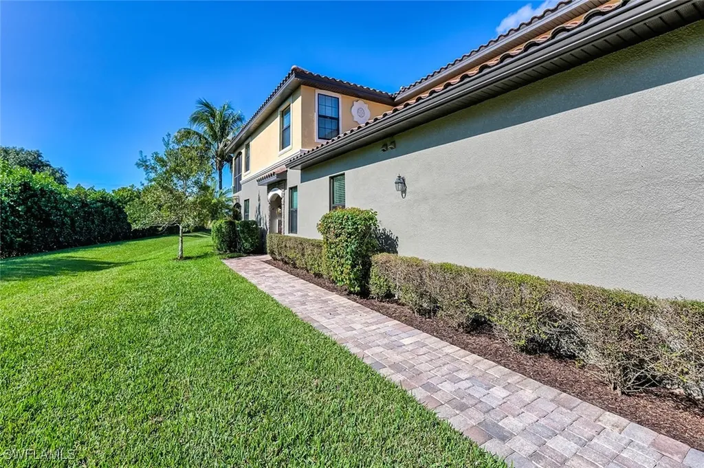 9512 Napoli Lane Naples FL 34113