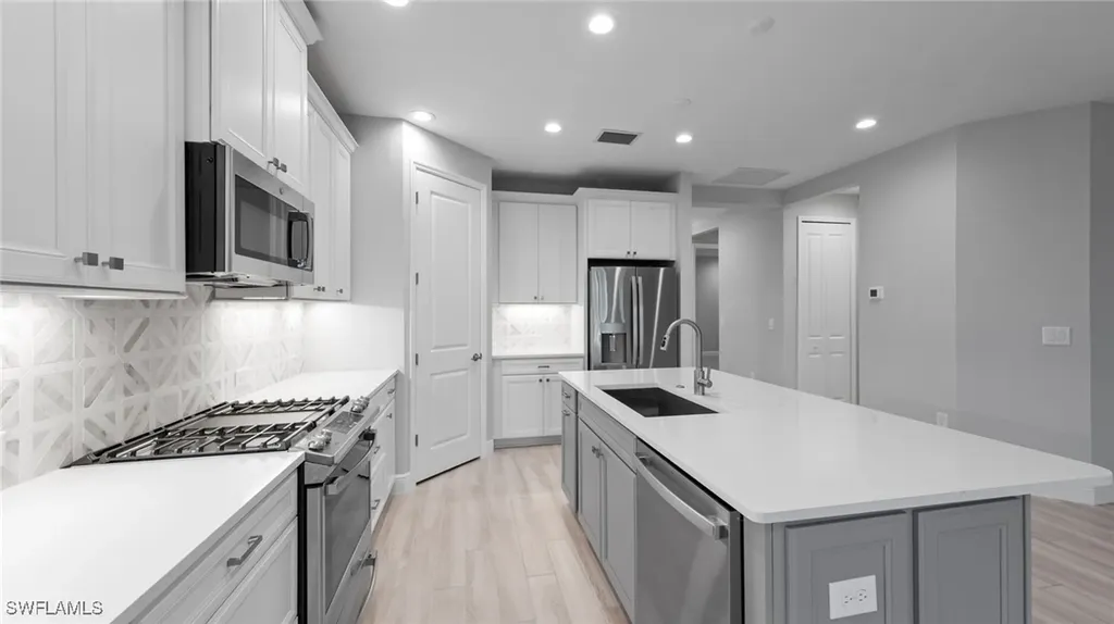 4592 Skysail Drive Naples FL 34120