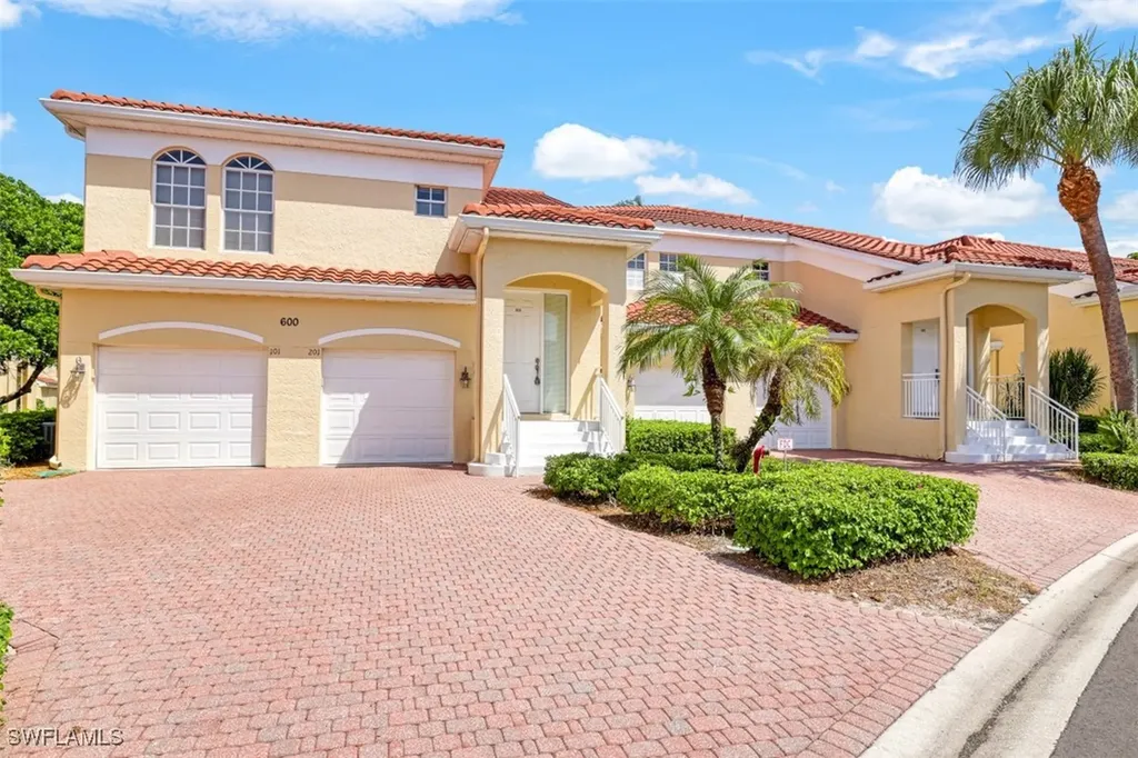600 L Ambiance Circle Naples FL 34108