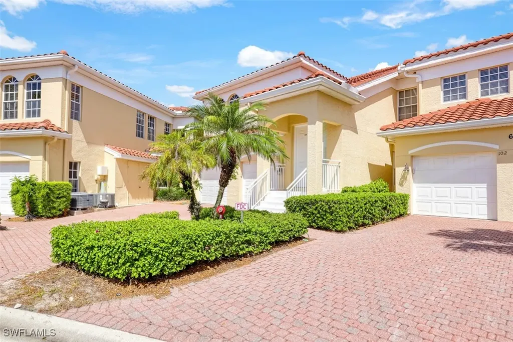 600 L Ambiance Circle Naples FL 34108