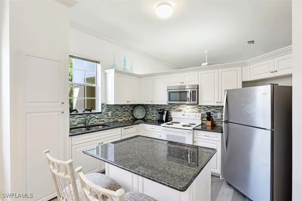 600 L Ambiance Circle Naples FL 34108