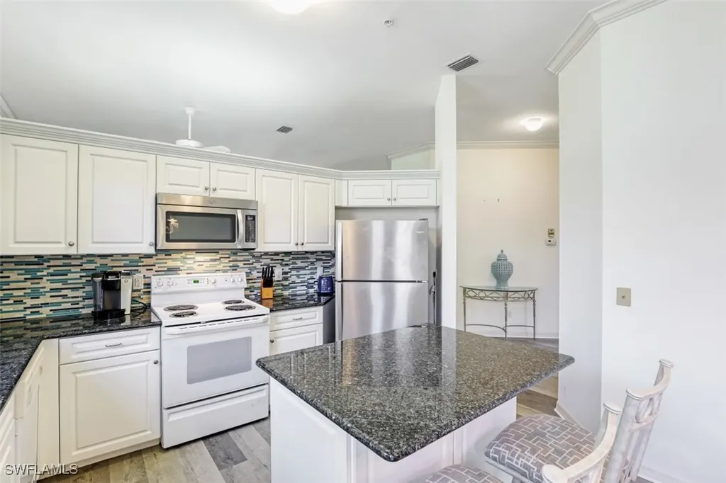 600 L Ambiance Circle Naples FL 34108