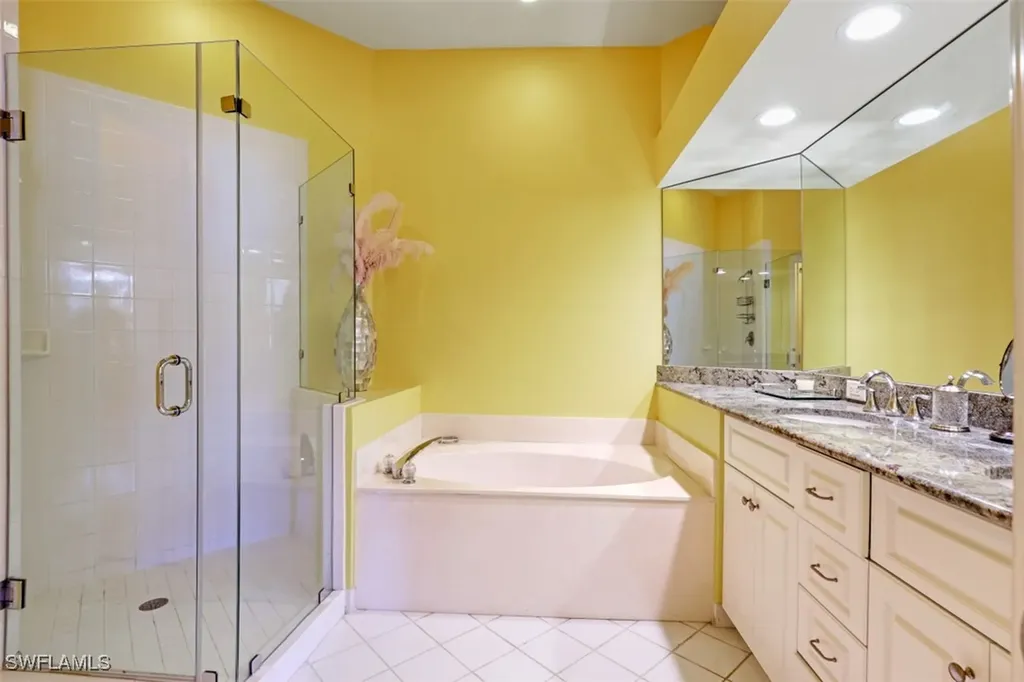 600 L Ambiance Circle Naples FL 34108