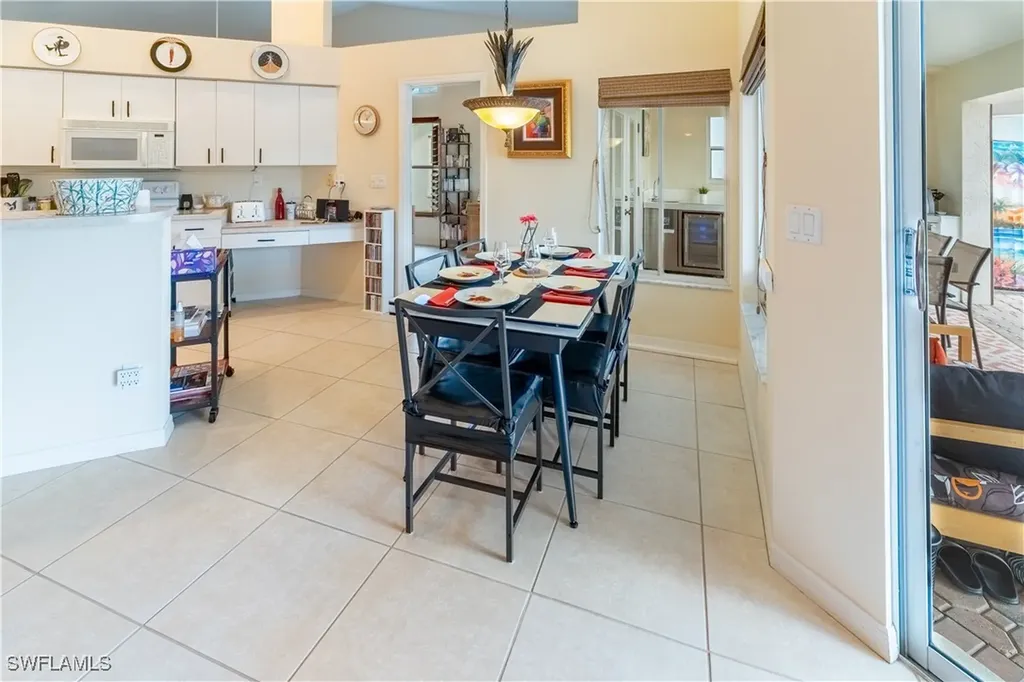458 Countryside Drive Naples FL 34104