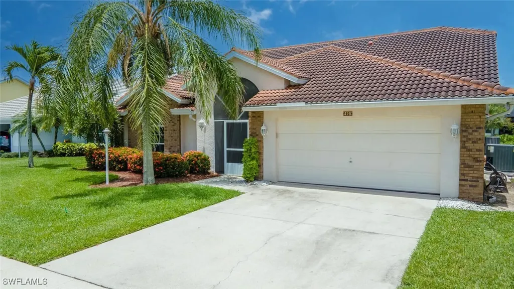 458 Countryside Drive Naples FL 34104
