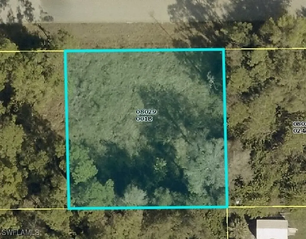 2702 E 7th Street Lehigh Acres FL 33936