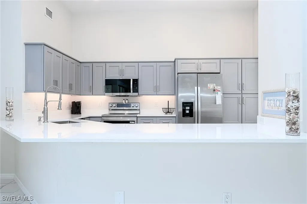 661 Windsurf Lane Naples FL 34108