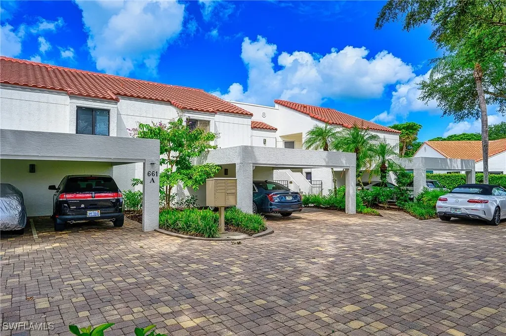 661 Windsurf Lane Naples FL 34108