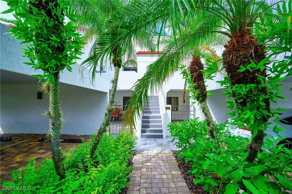 661 Windsurf Lane Naples FL 34108