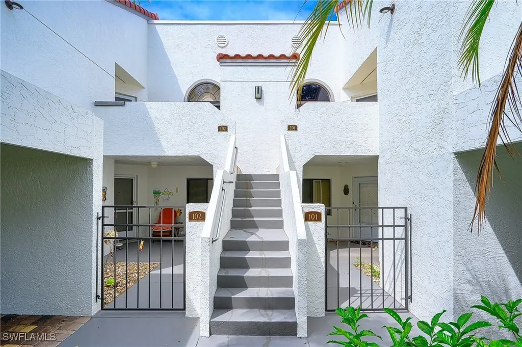 661 Windsurf Lane Naples FL 34108