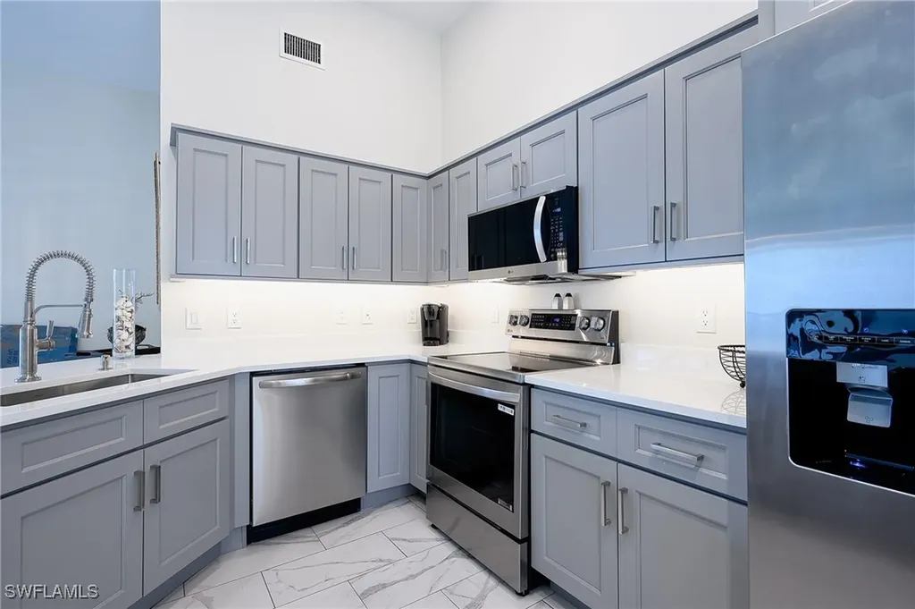661 Windsurf Lane Naples FL 34108
