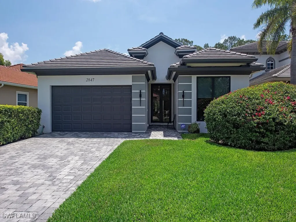 Naples FL, 2847 Coco Lakes Drive