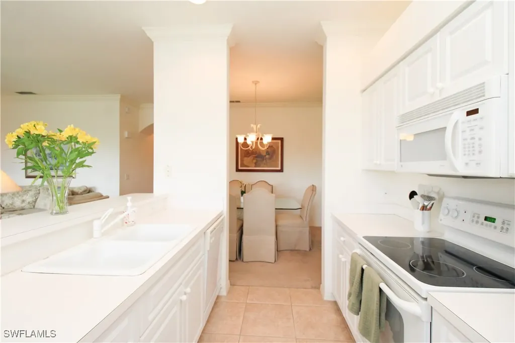 3820 Sawgrass Way Naples FL 34112