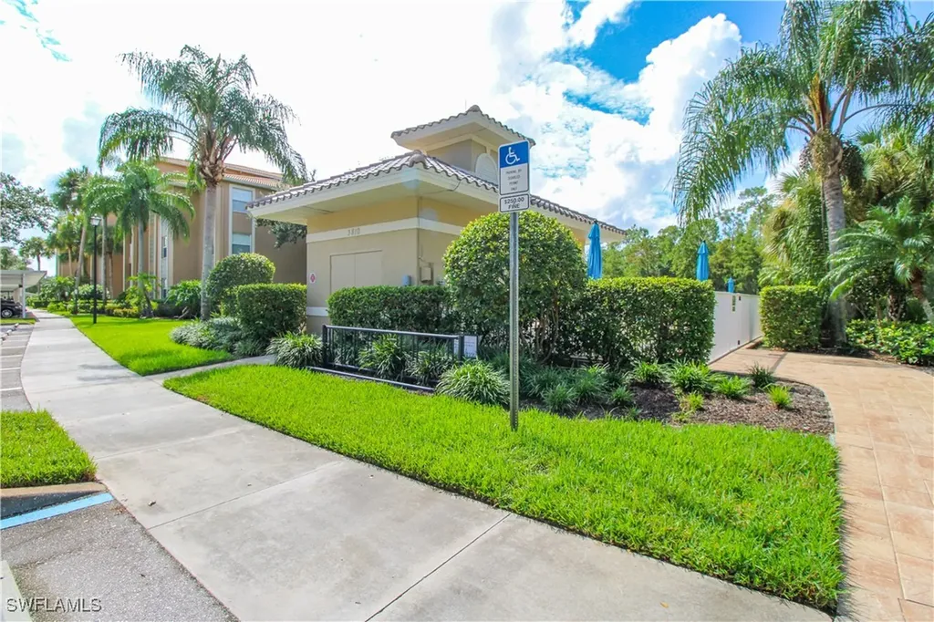3820 Sawgrass Way Naples FL 34112
