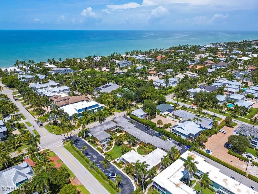 211 8th Avenue S Naples FL 34102