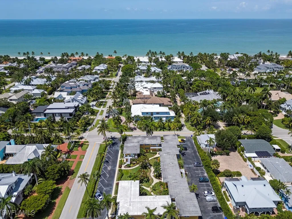 211 8th Avenue S Naples FL 34102
