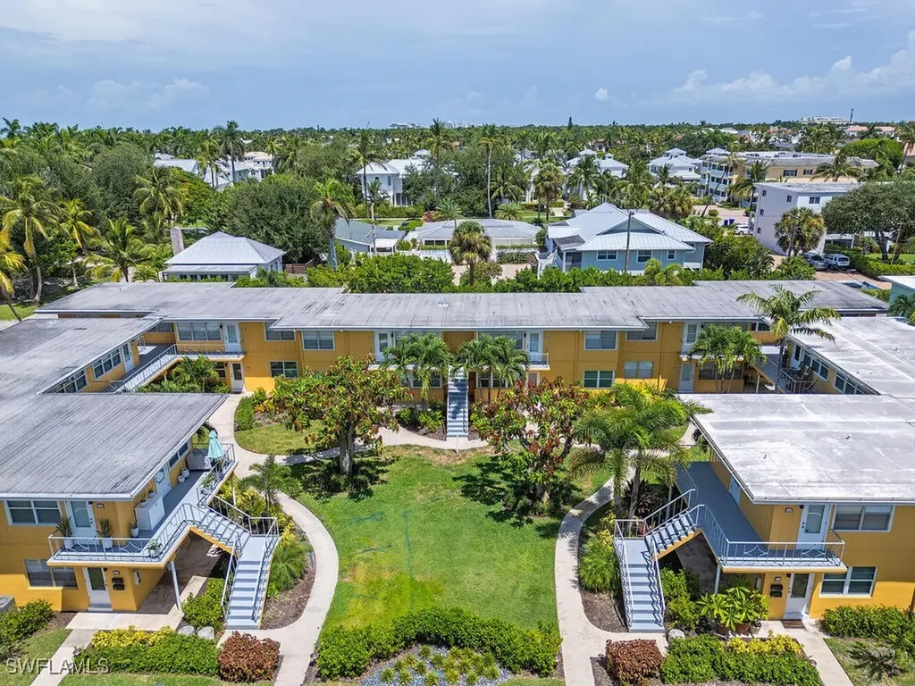 211 8th Avenue S Naples FL 34102