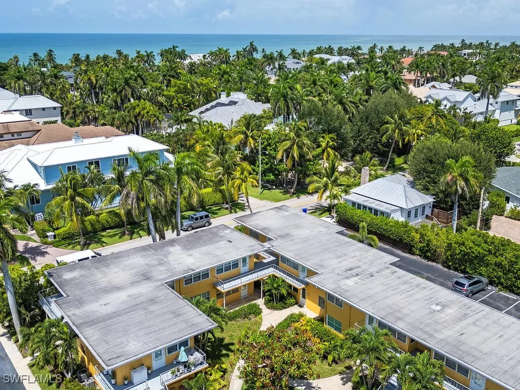 211 8th Avenue S Naples FL 34102