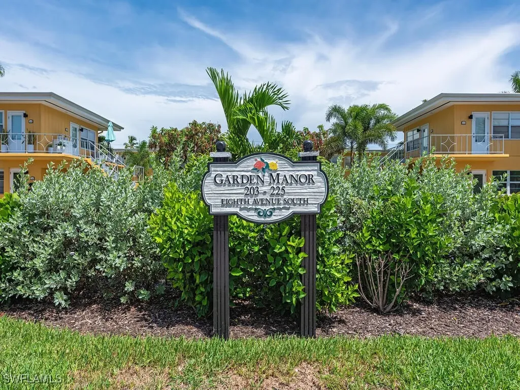 211 8th Avenue S Naples FL 34102
