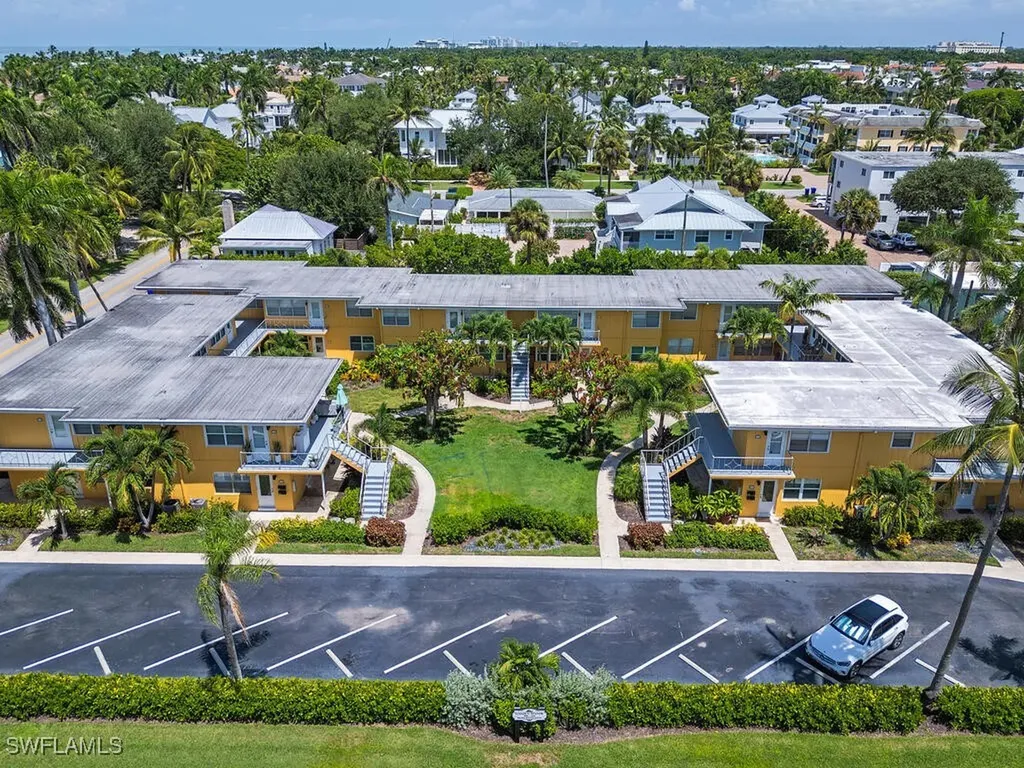 211 8th Avenue S Naples FL 34102