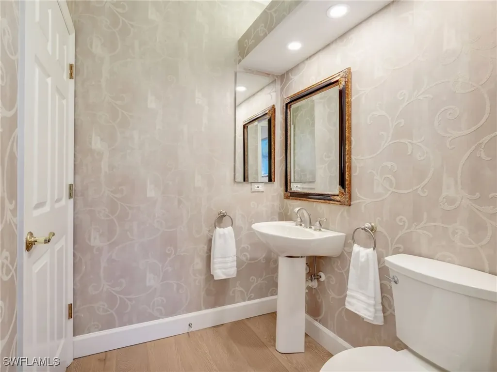 5242 Kensington High Street Naples FL 34105