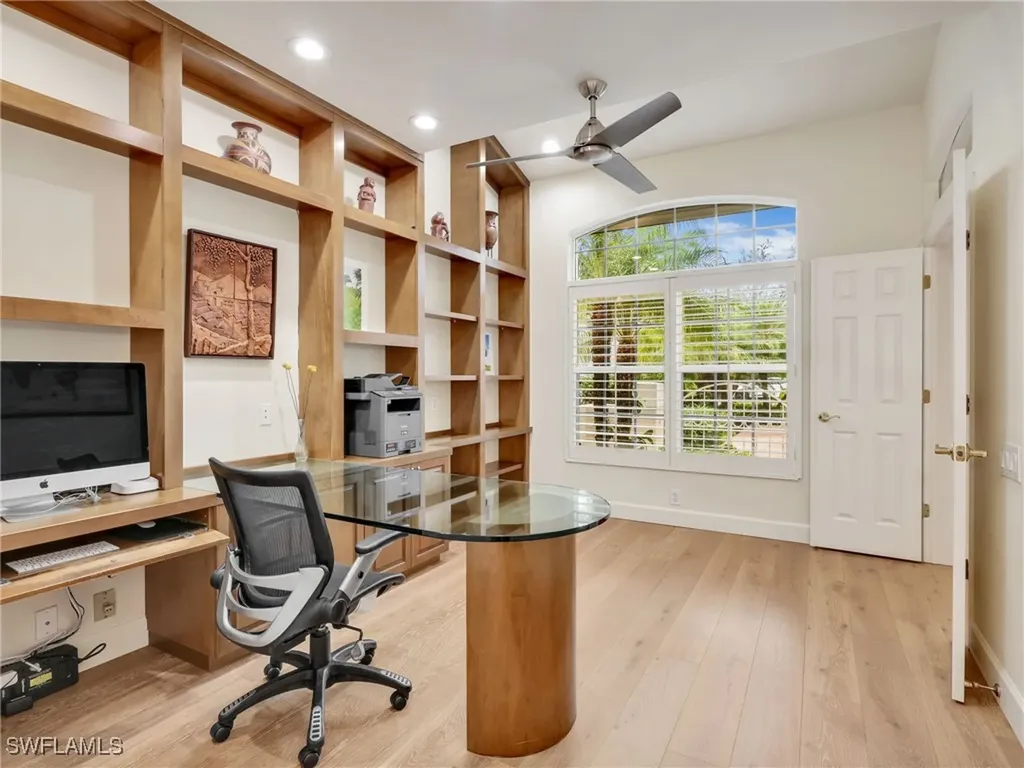 5242 Kensington High Street Naples FL 34105