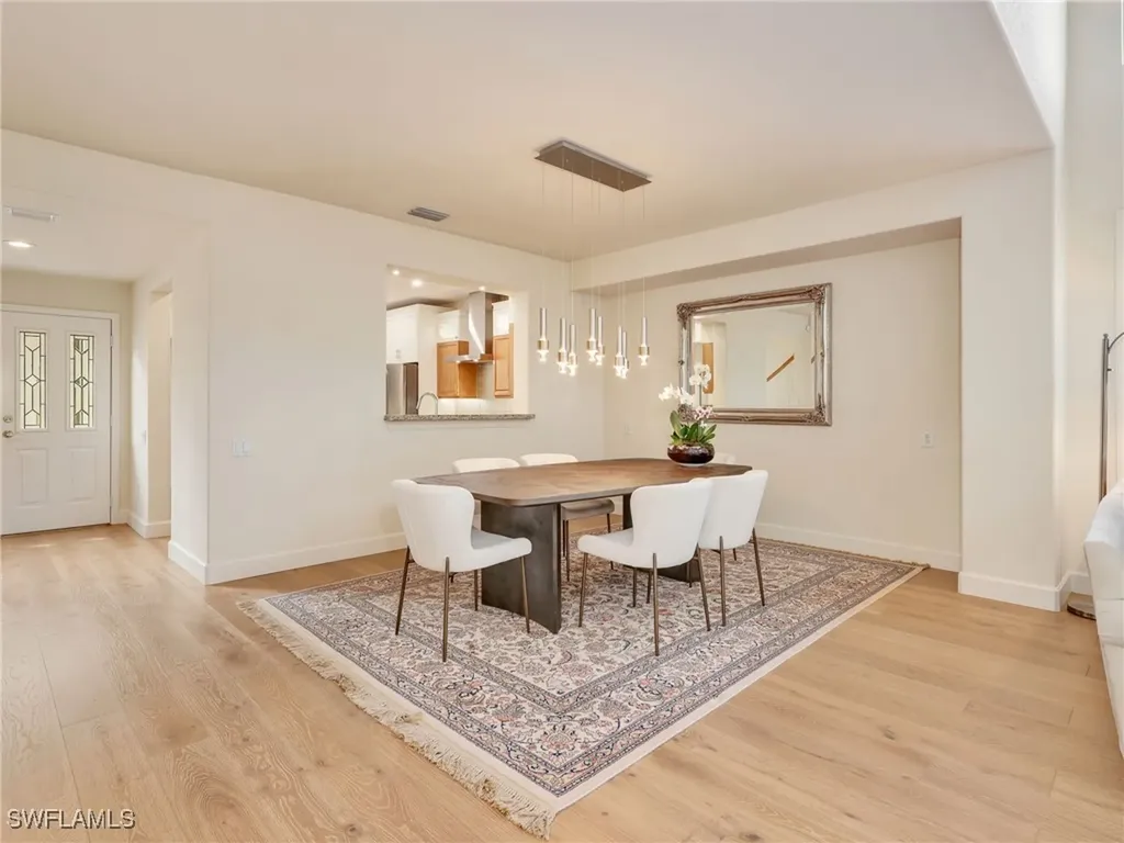 5242 Kensington High Street Naples FL 34105