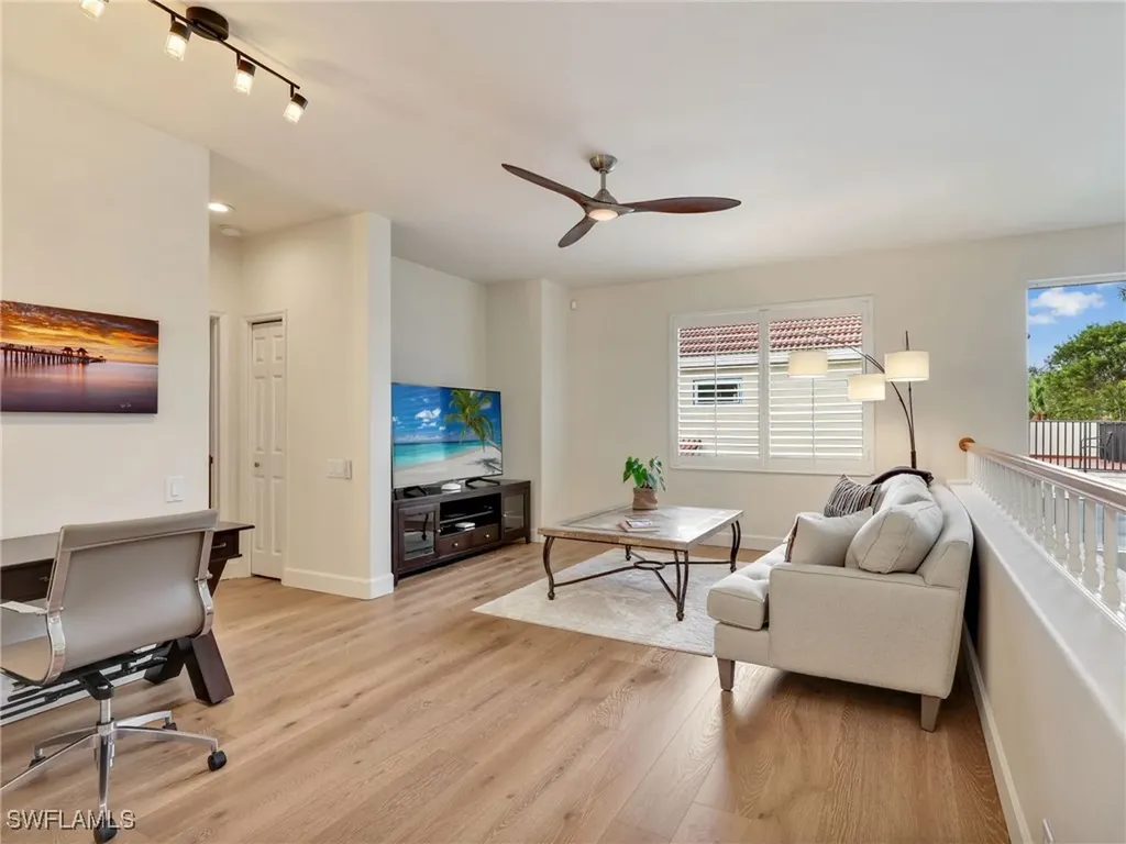 5242 Kensington High Street Naples FL 34105