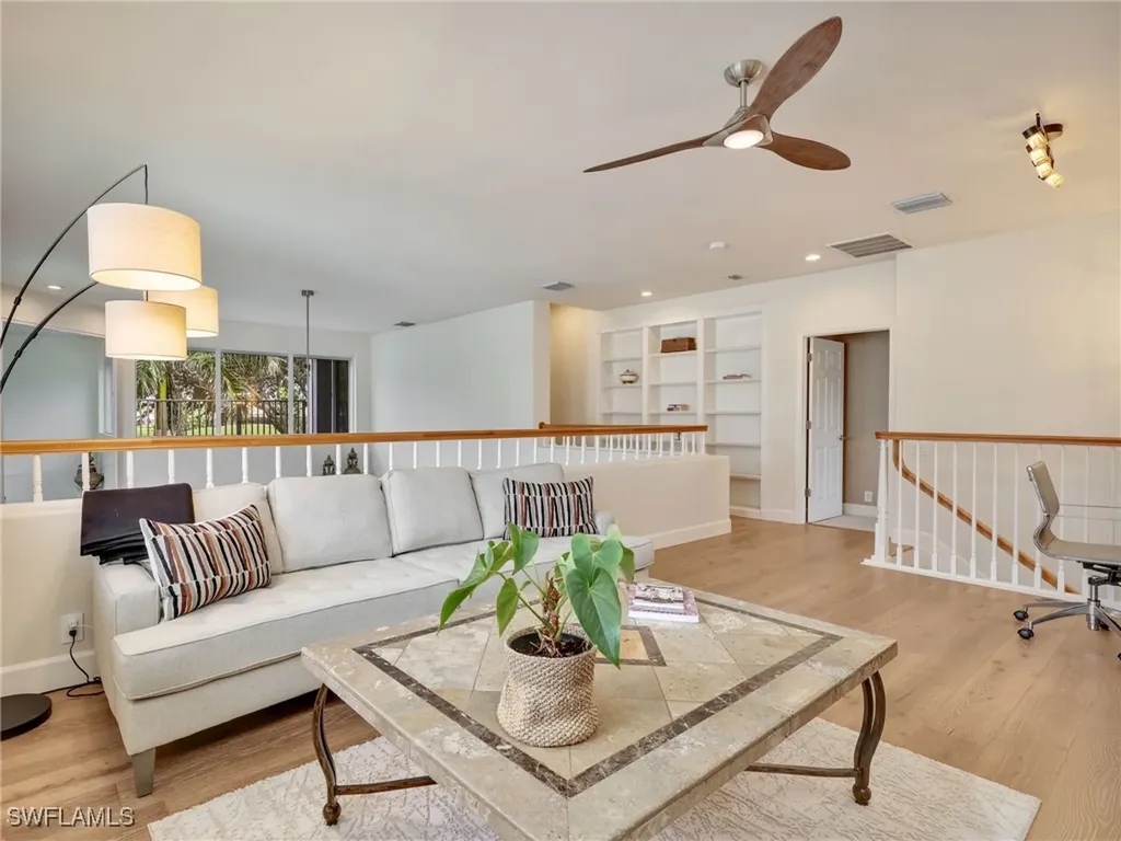 5242 Kensington High Street Naples FL 34105